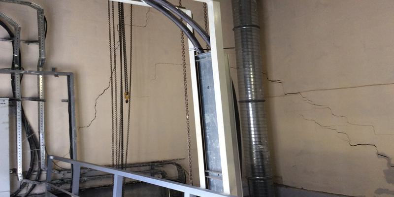 Jak objawia się osiadanie z powodu niewykompresowanego uzupełnienia?