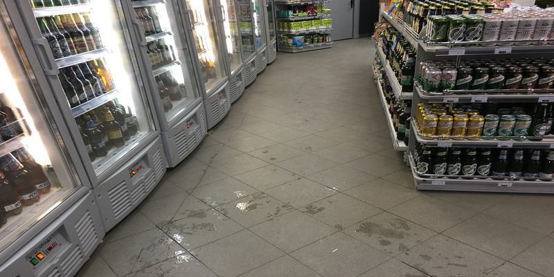 Cicha groźba nowoczesnego budynku: dlaczego nie można ignorować osiadania biura lub sklepu.