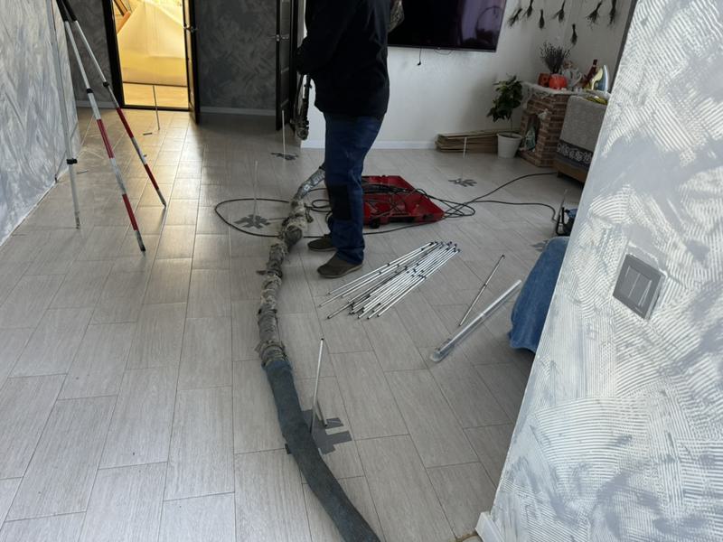 Wypoziomowanie podłogi geopolimerami Groundtek.