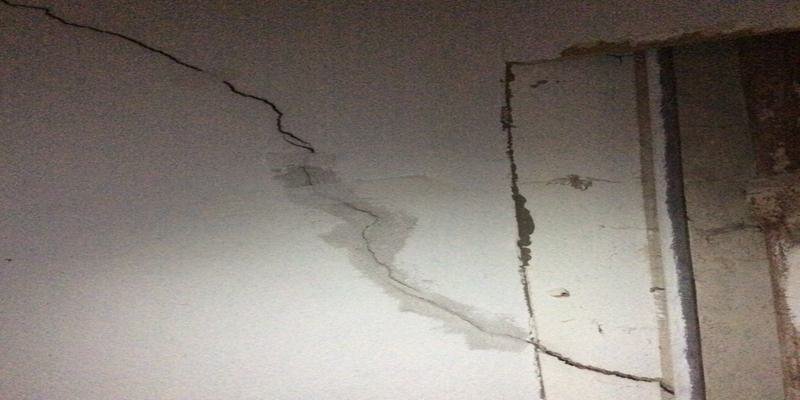 Pęknięcia w ścianach i sufitach