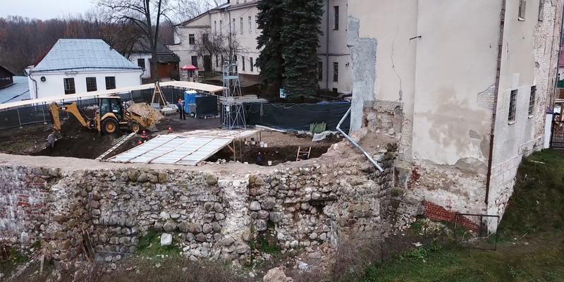 Wzmocnienie fundamentów zamku