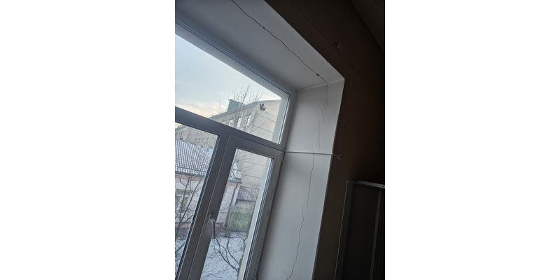 Zacinające się drzwi i okna.